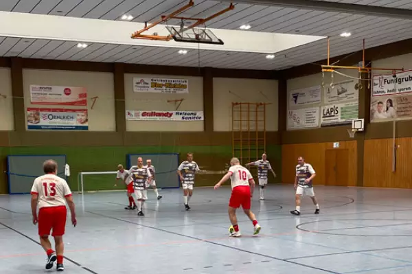 1. Walking-Football Hallenturnier der SG Leeheim/Erfelden: 1764363729-1700648552=63715177