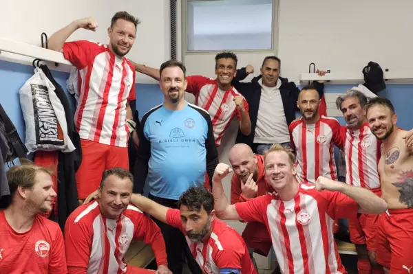 Ü 40 I feiert Auswärtssieg: 1764363729-1713102972=51260757