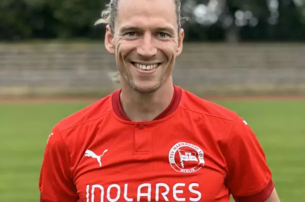 Ü 40 I feiert Kantersieg im Derby - Fray mit 5 Treffern: 1764363729-1714366246=49997483