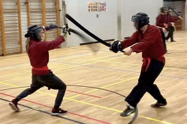 Kampf in den Mai: 1764363729-1715440672=48923057