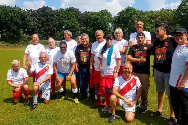 Die Geh-Fußballer empfangen Besuch aus London: 1764363729-1717516677=46847052