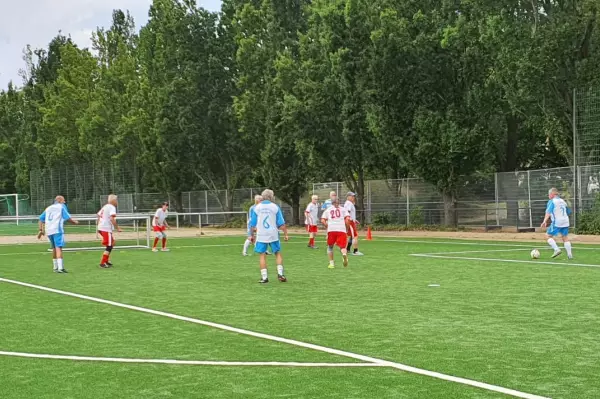 WF: 1. Spiel auf neuem Kunstrasenplatz: 1764363729-1717835467=46528262