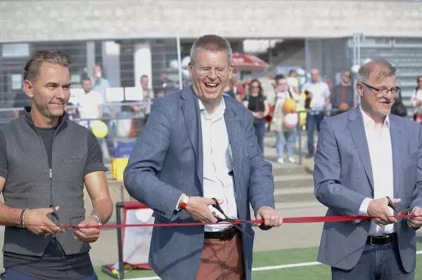 Neue Kunstrasenplätze offiziell eingeweiht: 1764363729-1717857033=46506696
