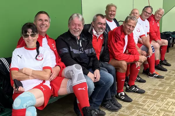 Walking Football Turnier in Sachsen: 1764363729-1718636527=45727202