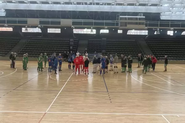 Walking Football in der Sömmeringhalle / und demnächst kommt der FC Schalke 04: 1764363729-1739290845=25072884