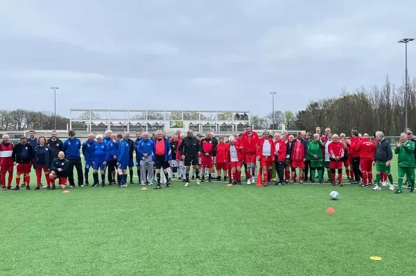 Walking Football Freundschaftsturnier: 1764363729-1744725338=19638391