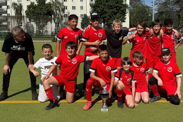 E1 holt Turniersieg: 1764363729-1746263936=18099793