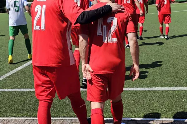 Ü 40 I: Schöner Auswärtssieg in Siggi´s Abschiedsspiel: 1764363729-1749909248=14454481