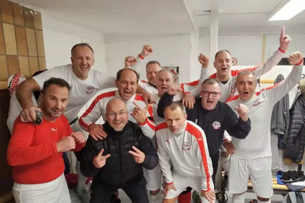 Ü 50 I startet erfolgreich in die Berlin Liga: 1760299361-1759683365=615996
