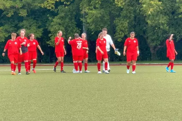 Auswärtssieg bei regnerischem Wetter: Mariendorf beweist Teamgeist: 1764361198-1763321177=1040021