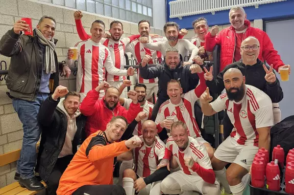 Ü 40 siegt im Spitzenspiel trotz Unterzahl: 1774208052-1772379974=1828078