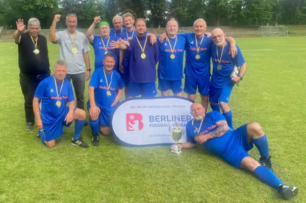 Spandauer Kickers ist Berliner Meister im Walking Football: 1786481607-1780845595=5636012